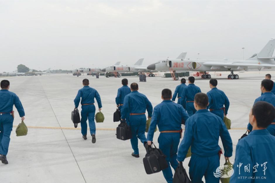 Awesome Chinese H-6k bombers