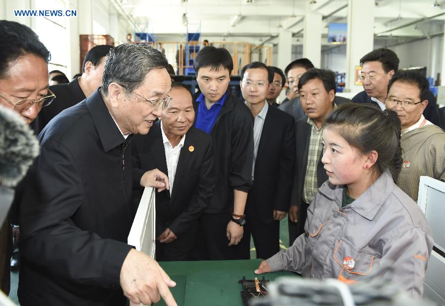 Yu Zhengsheng visits Tibetans in Lhasa