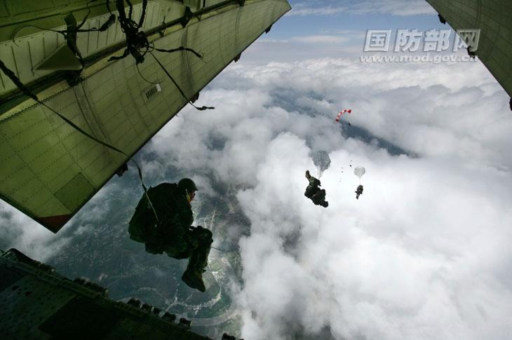 In pics: Airborne troops in 65 years