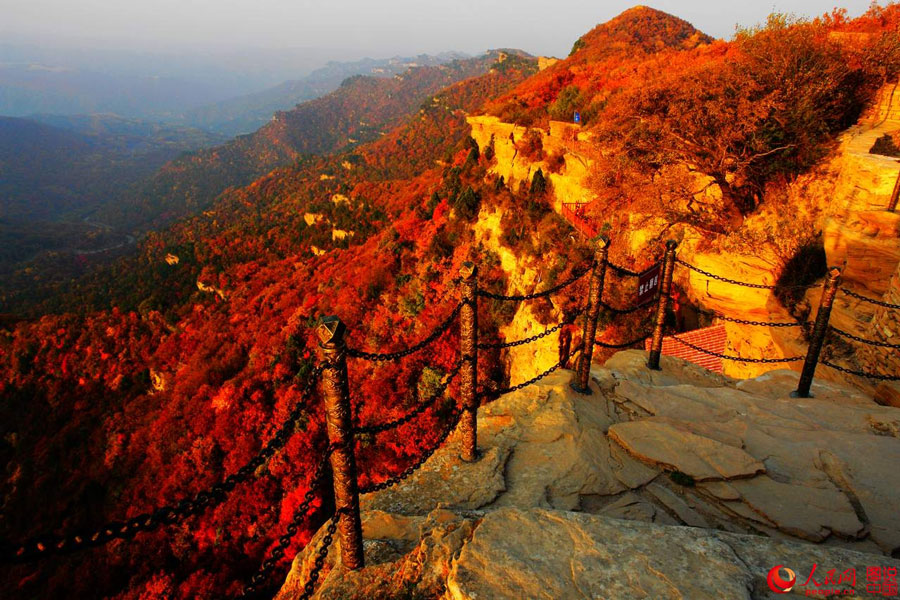 Picturesque autumn scenery in N China 