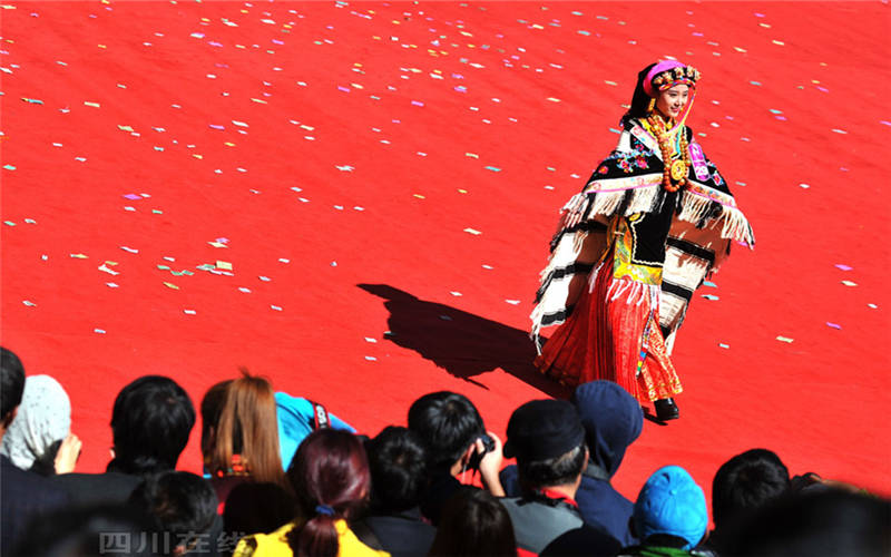 Danba Tibetan Festival kicks off in golden autumn