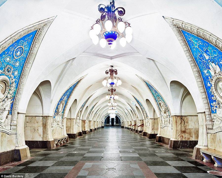 Moscow's stunning subway network looks like spectacular palaces