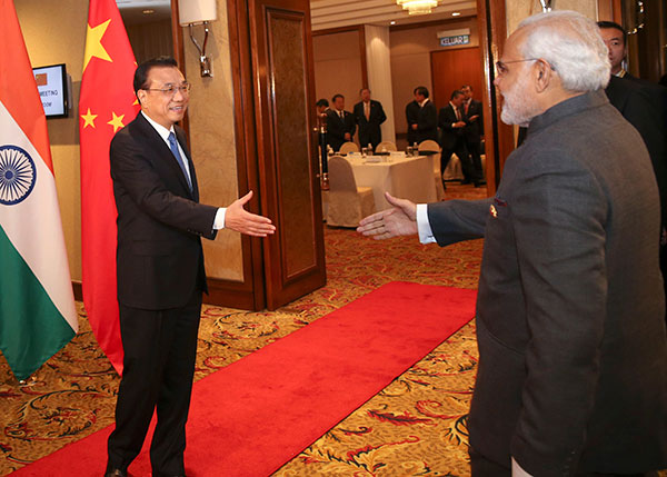 Premier Li meets Indian PM in Malaysia