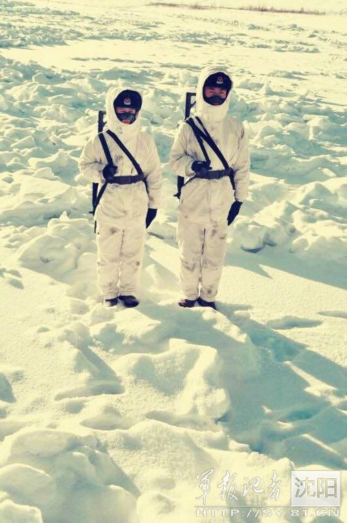 Soldiers hold border patrol in Mohe at minus 38 degrees Celsius