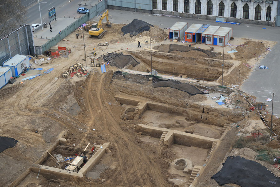 Ancient tombs dating back to 3,000 years ago found in downtown Zhengzhou 