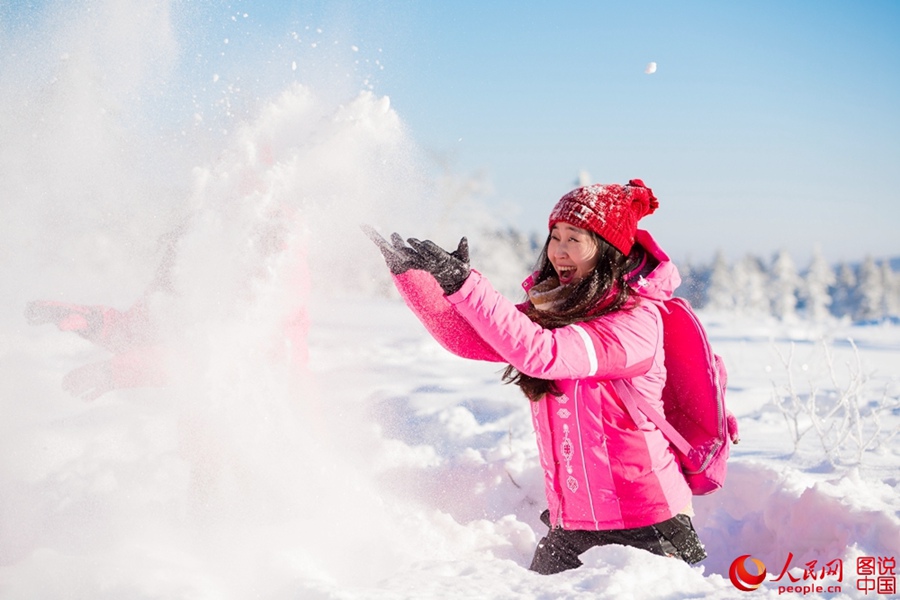 China's first alpine snow entertainment park opens 