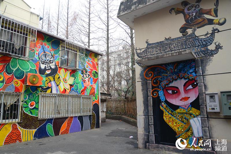 Chinese style graffiti shine in Shanghai
