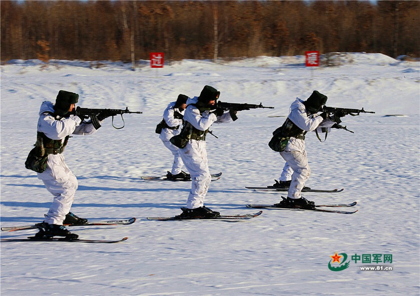 Border soldiers conduct skiing and shooting training