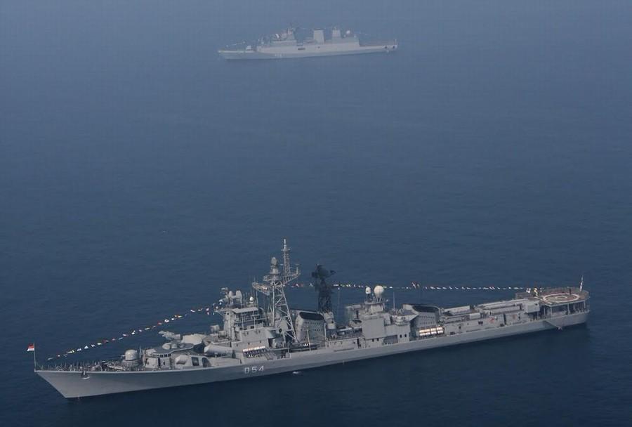 Chinese Type 054A frigates attend India's Int'l Fleet Review