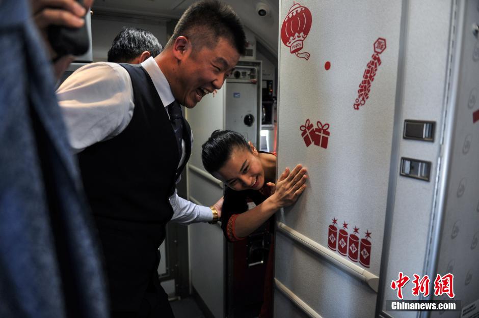 She said Yes! Flight attendant pulls off perfect airplane proposal on Valentine's Day