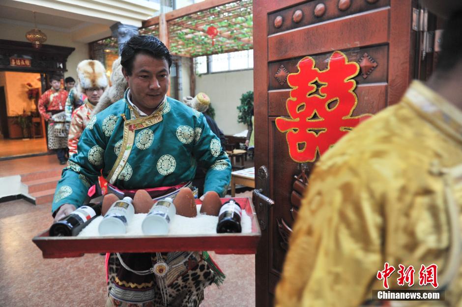 Traditional wedding of a post-80s Tibetan couple
