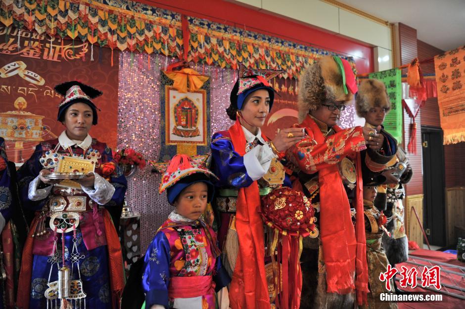 Traditional wedding of a post-80s Tibetan couple
