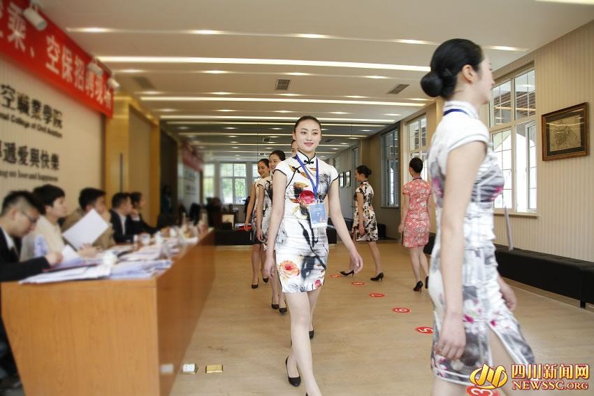 Candidates wear cheongsam to attract attention in flight attendant interview