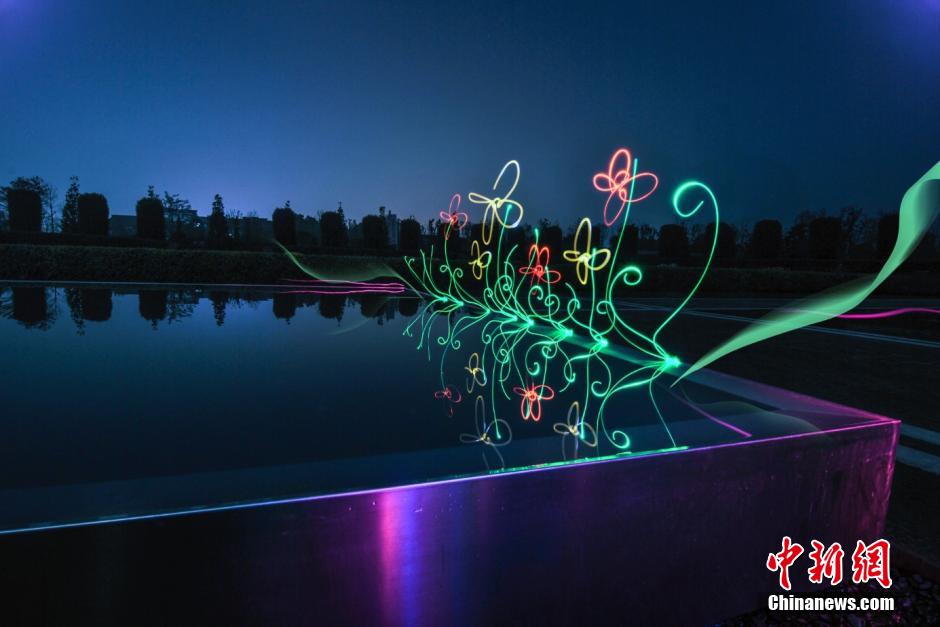 Magical light graffiti photos taken in Longhu Mountain