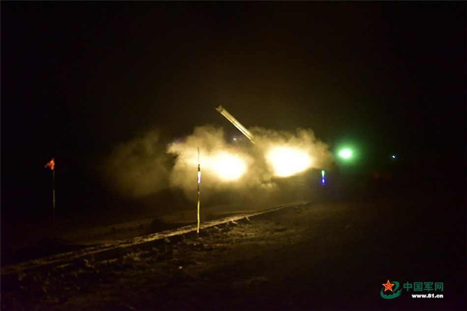 Night drill of PLA's armored regiment 