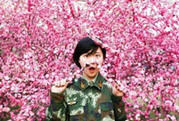 When female soldiers meet flowers