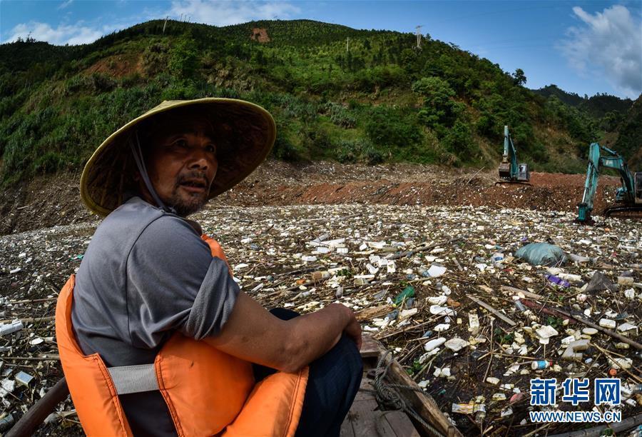 Floating Garbage Obstruct Lechangxia Dam