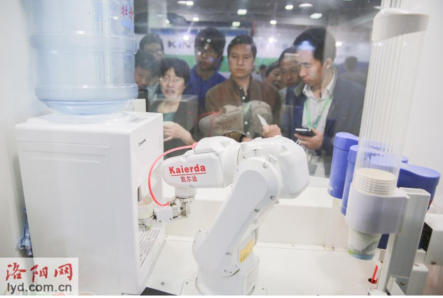 Robots from home and abroad gather in C. China