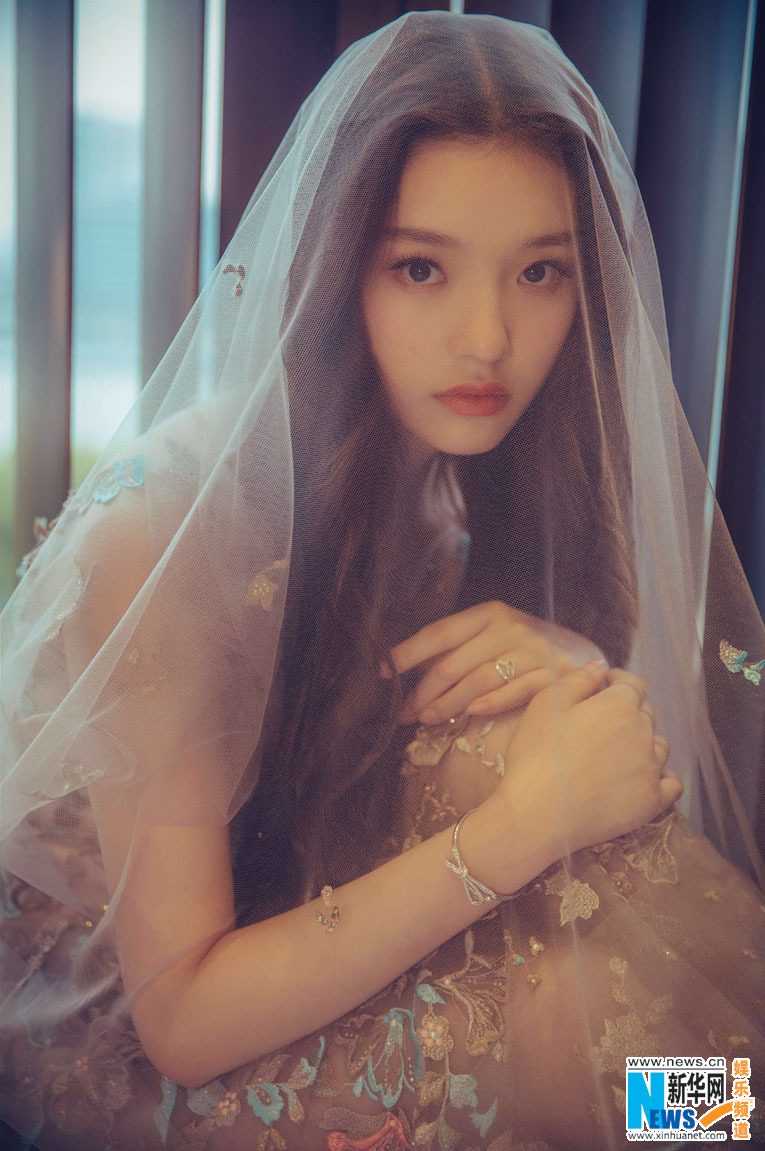 Vintage style fashion shots of Lin Yun released  