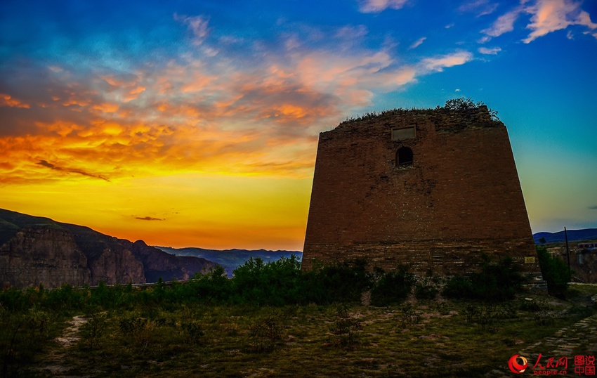 Picturesque Laoniuwan Valley, where the Great Wall meets the Yellow River