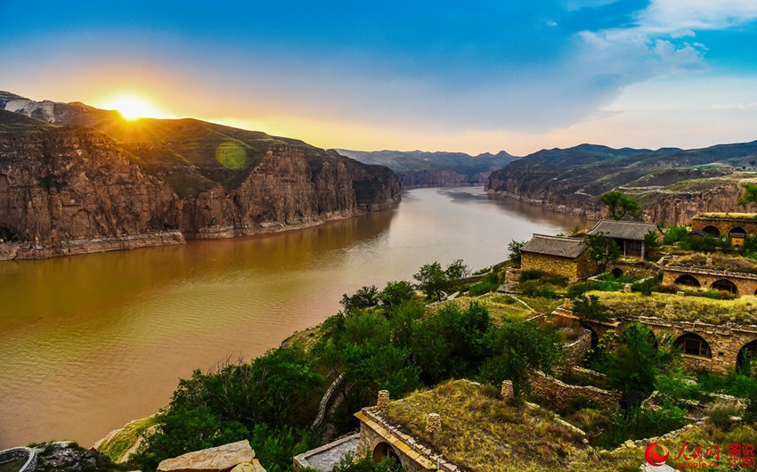 Picturesque Laoniuwan Valley, where the Great Wall meets the Yellow River