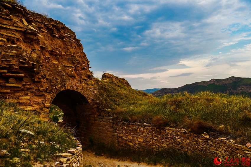 Picturesque Laoniuwan Valley, where the Great Wall meets the Yellow River