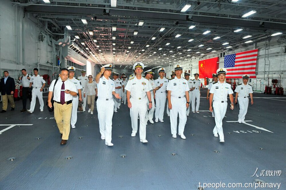 US Navy chief tours Liaoning aircraft carrier