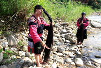 Huangluo: China's 'long hair village'