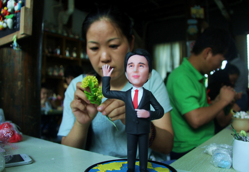 Hangzhou artist crafts figures of G20 leaders from rice