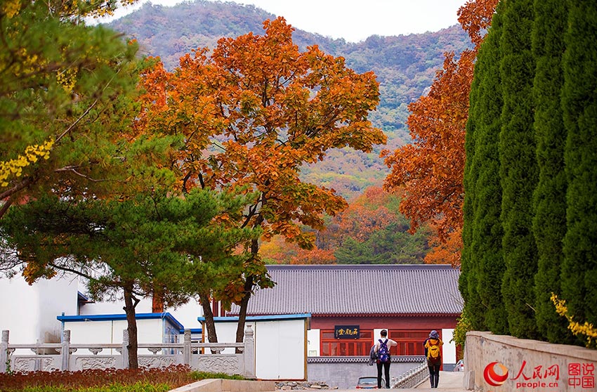 Hengshan Temple in autumn