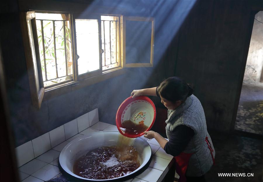 CHINA-CHENGDU-PEAR SYRUP  (CN)