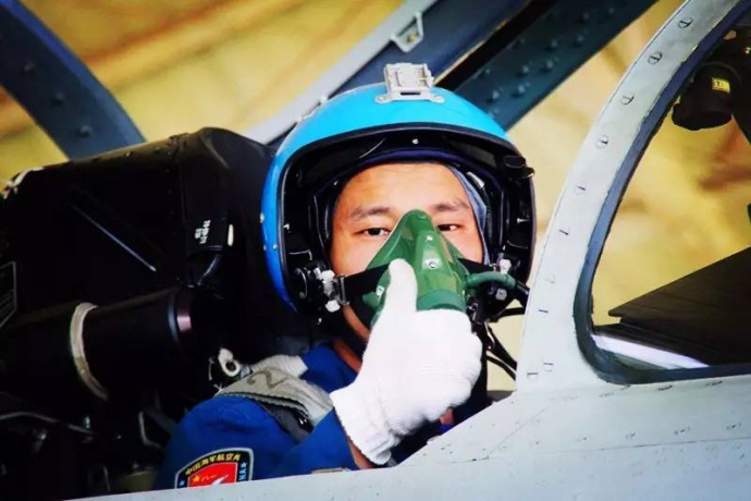 Chinese navy's first self-trained young pilots to conduct solo flights 