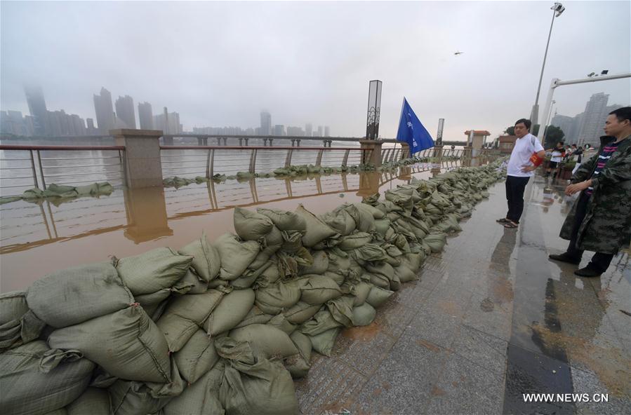 Water level of Xiangjiang River rises to record high