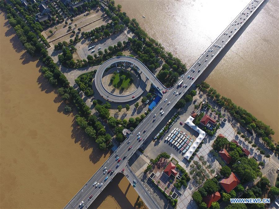 Water level of Xiangjiang river Changsha section drops below warning level