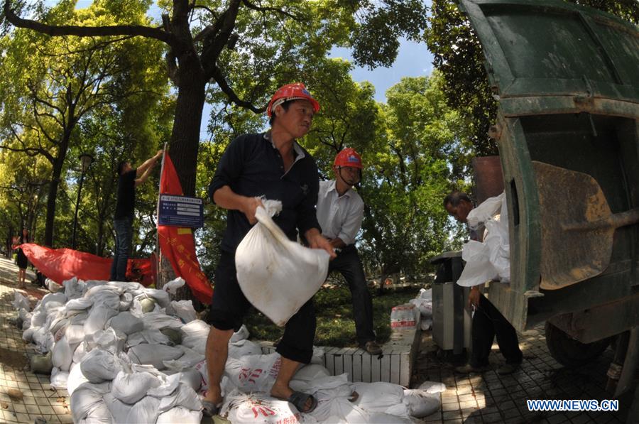 Water level of Xiangjiang river Changsha section drops below warning level