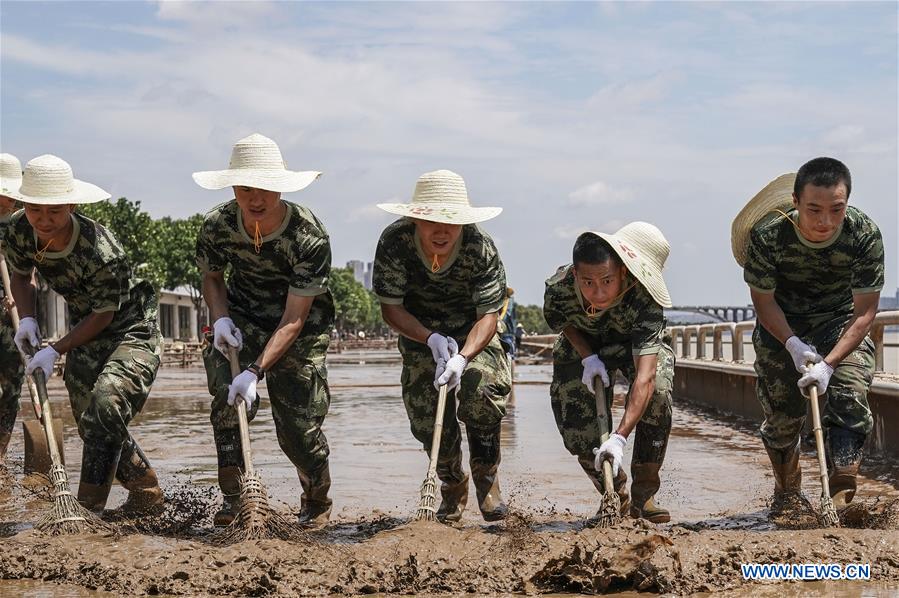 Water level of Xiangjiang river Changsha section drops below warning level