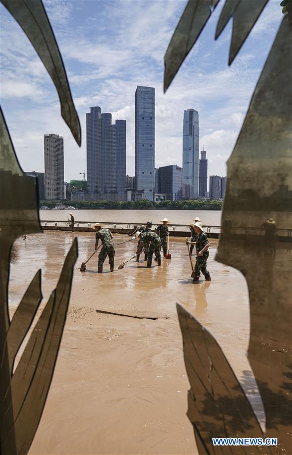 Water level of Xiangjiang river Changsha section drops below warning level