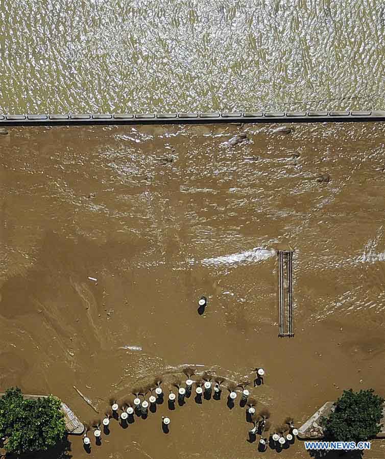 Water level of Xiangjiang river Changsha section drops below warning level