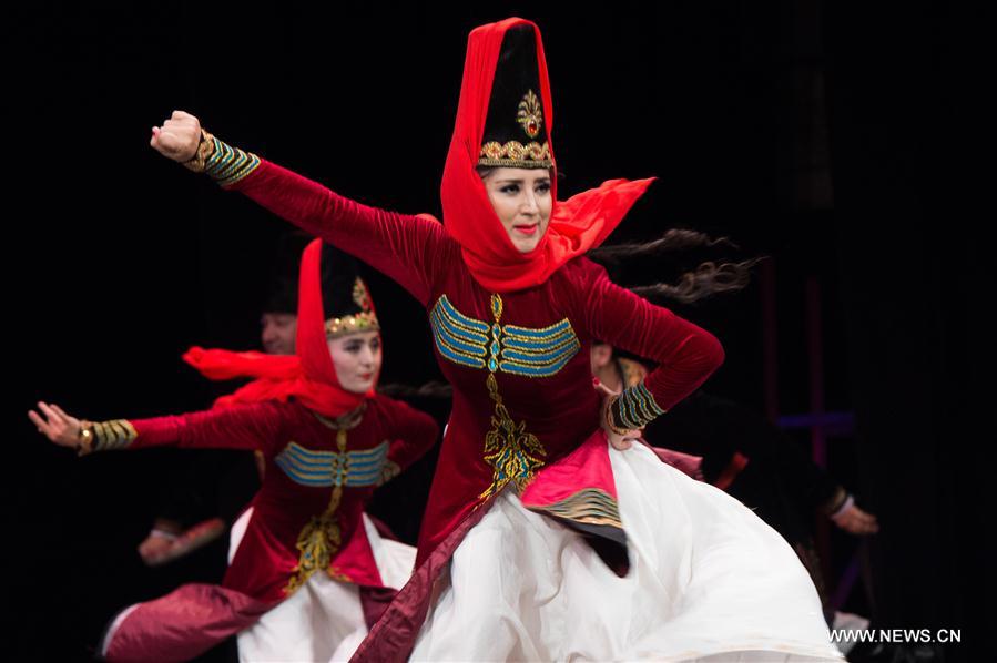 Artists from China's Xinjiang give performance in Egypt