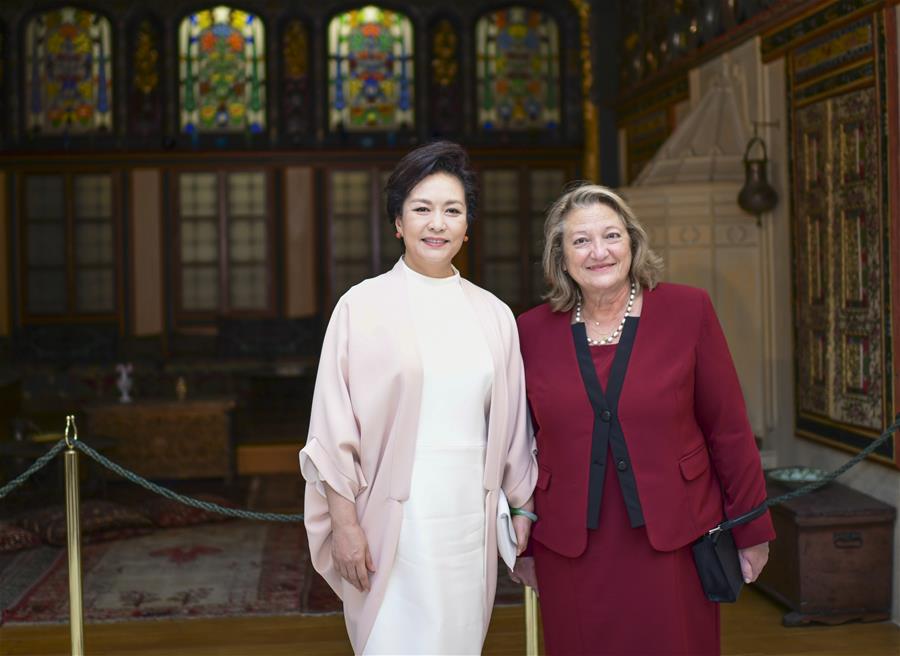 China's first lady Peng Liyuan visits Benaki Museum in Athens