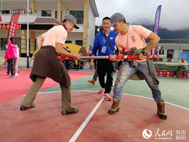 Ethnic minority village holds activities to promote tourism in Hainan