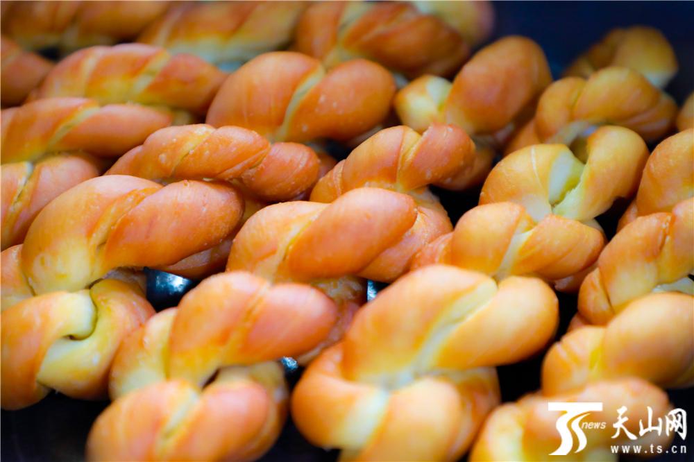 Xinjiang’s tasty Spring Festival fried snacks