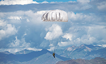 Paratroopers train in Tibet