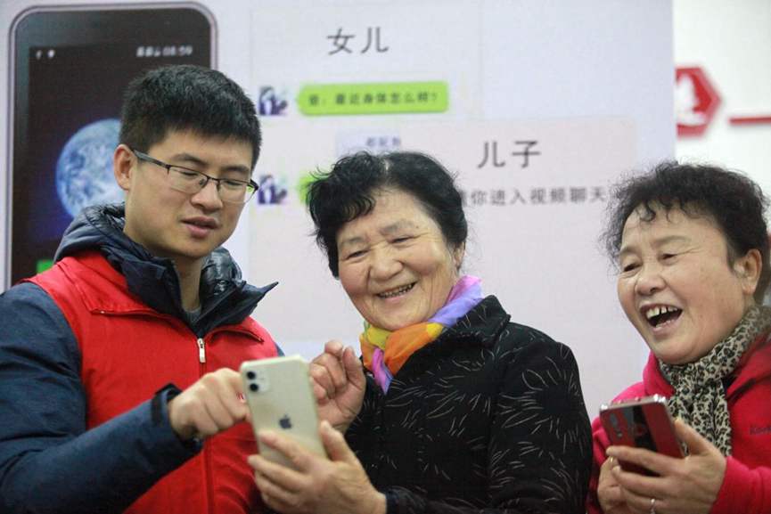 China launches campaign to make smart devices more friendly to seniors