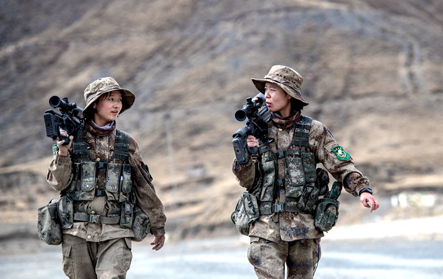 Female soldiers complete first parachute jump in Tibet