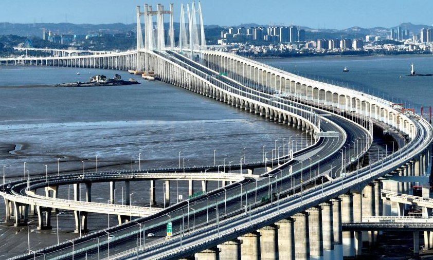 Ballastless tracks constructed for Quanzhou Bay cross-sea bridge