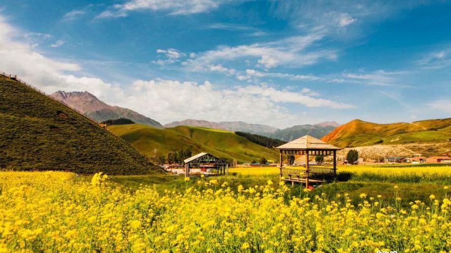 Magnificent mountain scenery in Qinghai