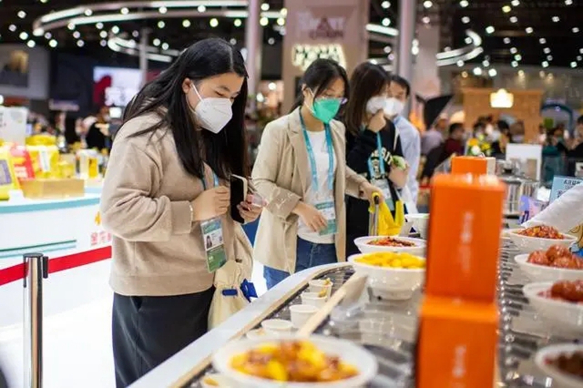 Foods from all over the world displayed at 5th CIIE