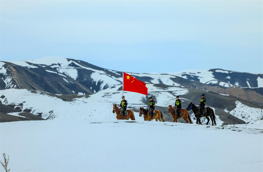 Police patrol borderline in NW China's Xinjiang