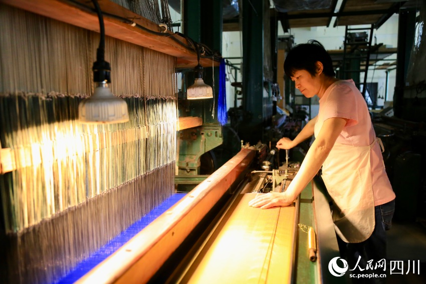 Chengdu Universiade's medal ribbons applying craftsmanship of Shu brocade showcase Chinese aesthetics